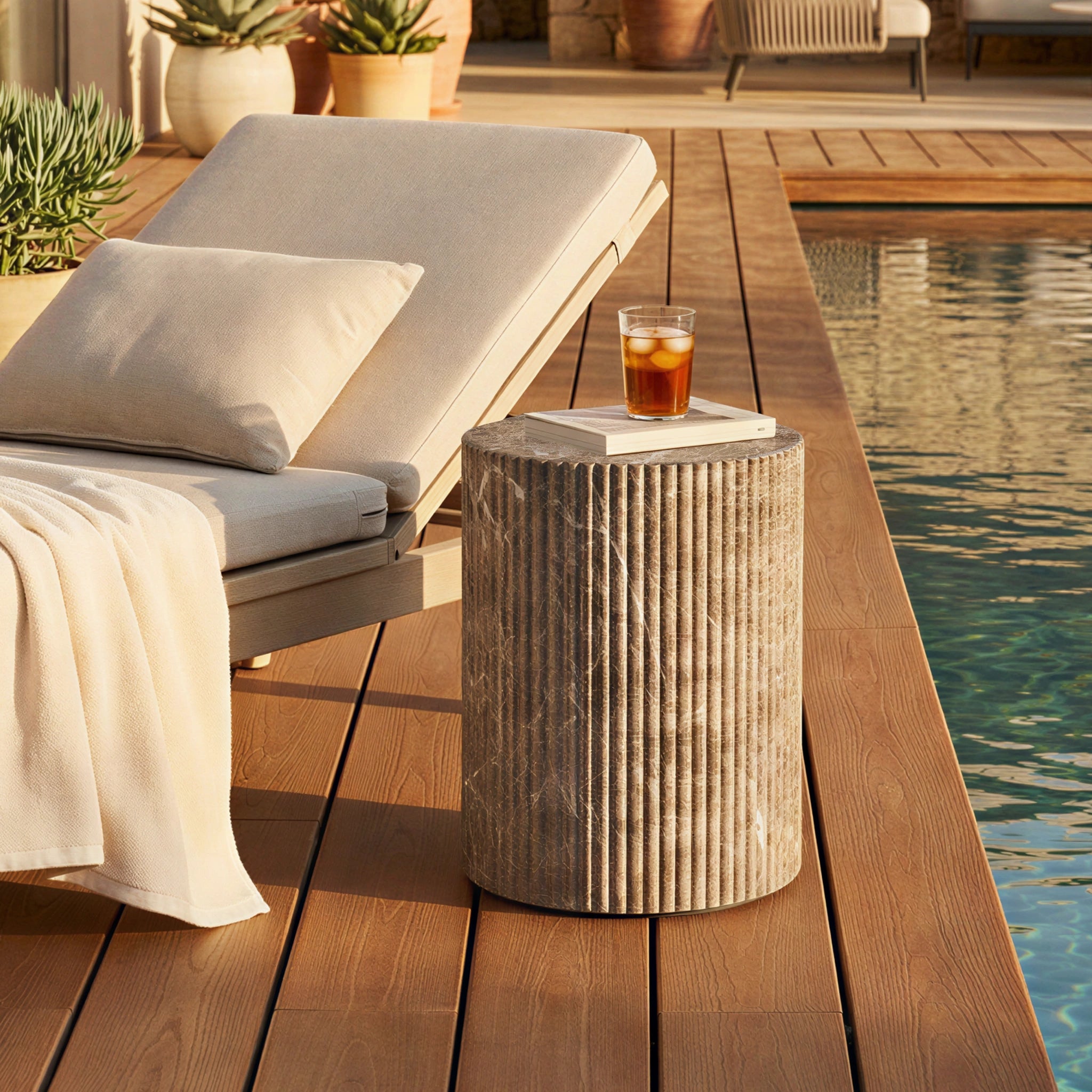 Maru Side Table